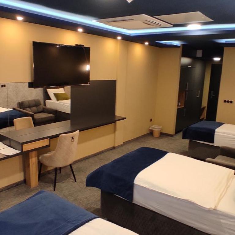 HOTEL LOBBY - Deluxe Triple Room - 6