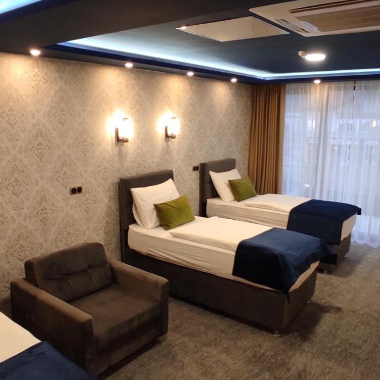HOTEL LOBBY - Deluxe Triple Room - 4