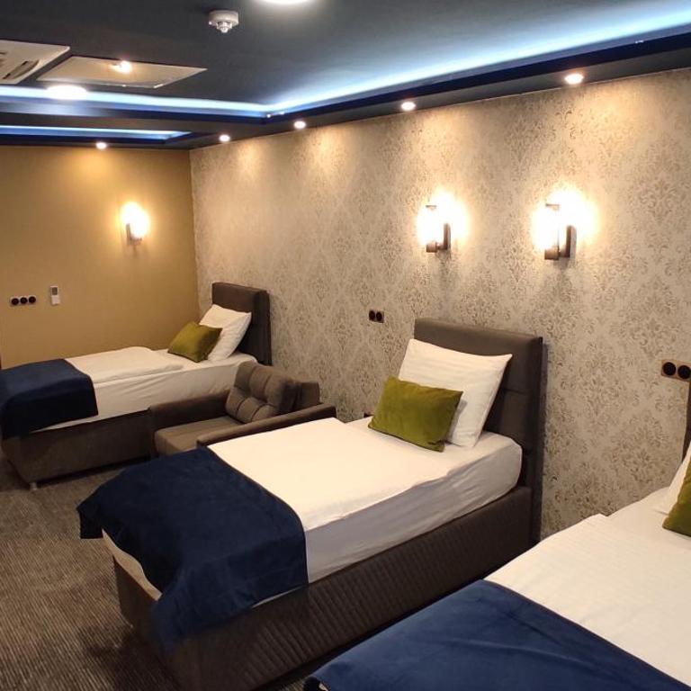 HOTEL LOBBY - Deluxe Triple Room - 3