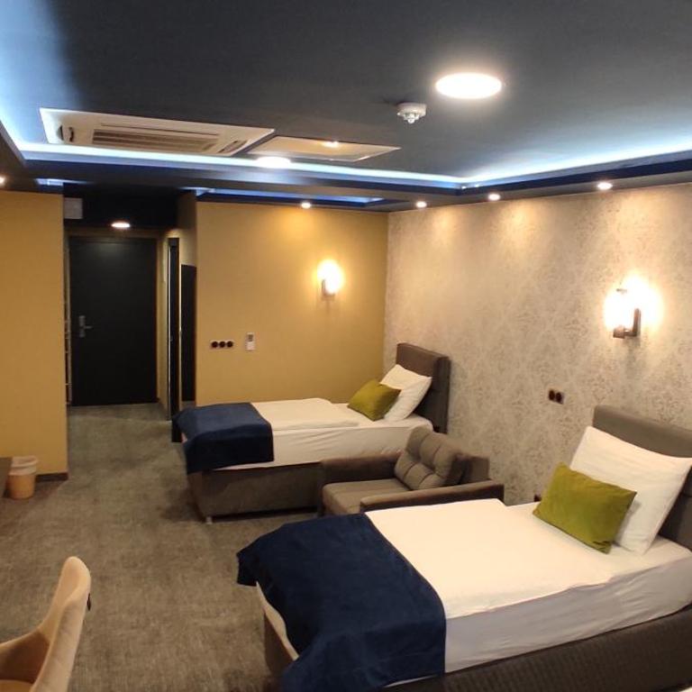 HOTEL LOBBY - Deluxe Triple Room - 9
