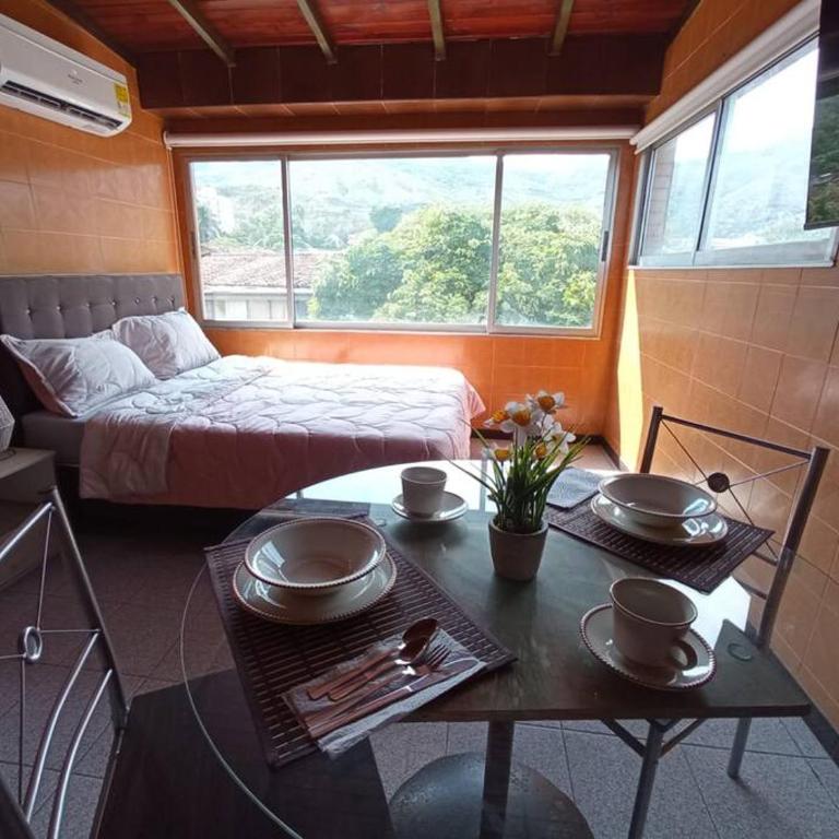 Loft con iluminación natural vista a las montañas - Apartamento de 1 dormitorio - 2