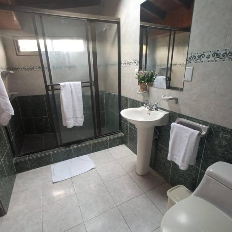 Loft con iluminación natural vista a las montañas - Apartamento de 1 dormitorio - 10