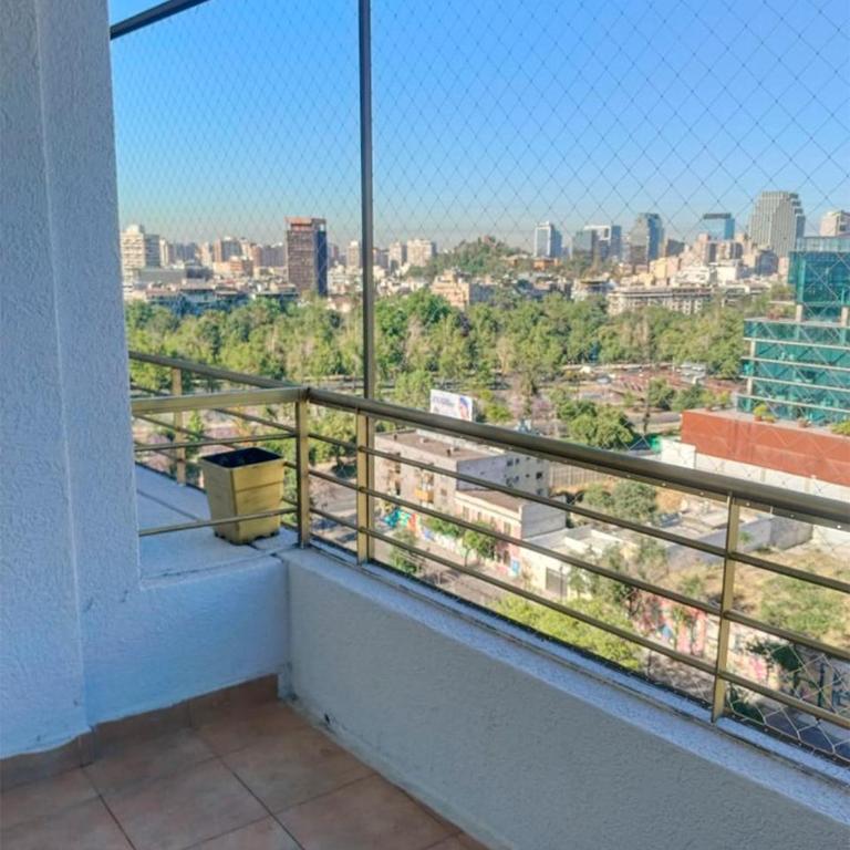 Vivir en Santiago - Family Room with Balcony - 13