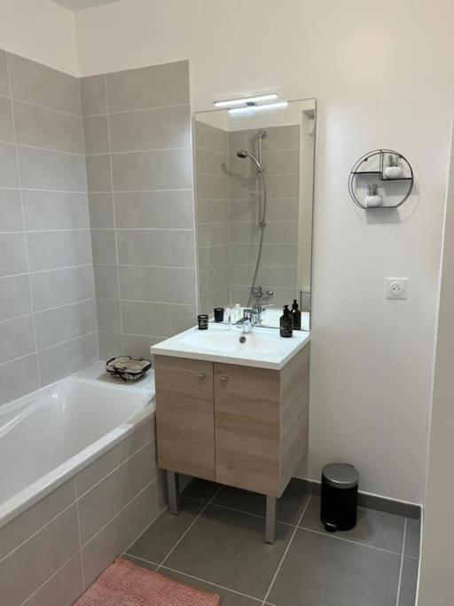 Charmant appartement a Bormes les Mimosas - Apartamento de 1 dormitorio - 11