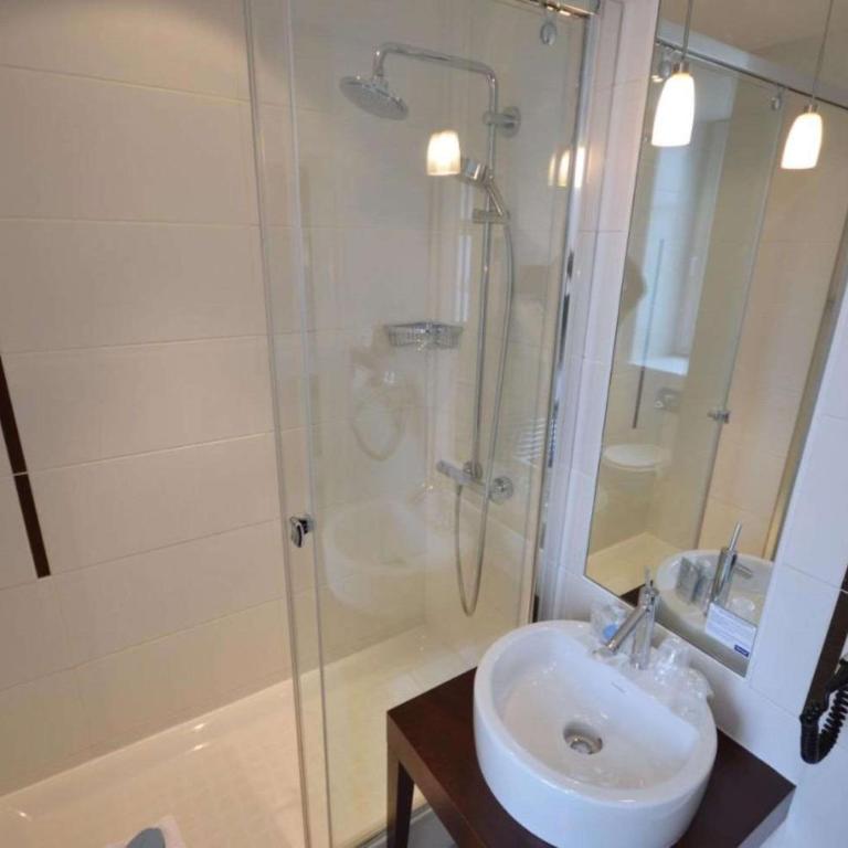 Best Western Dijon Centre Gare - Chambre Familiale 2 Lits Queen-Size - Non-Fumeurs - 5