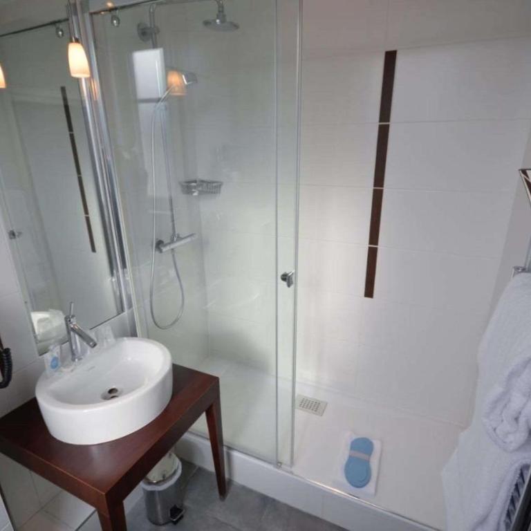 Best Western Dijon Centre Gare - Chambre Familiale 2 Lits Queen-Size - Non-Fumeurs - 6
