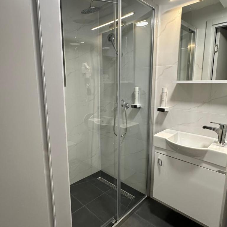 Alinar Oasis Budget Hotel - Standardna Dvokrevetna Soba sa Bračnim Krevetom - 4
