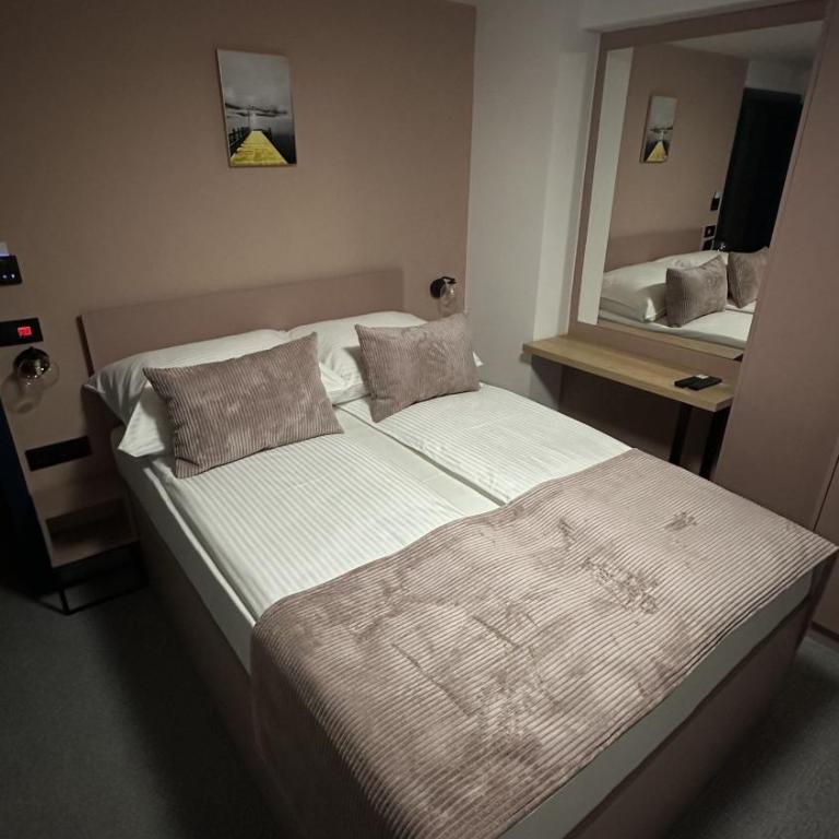 Alinar Oasis Budget Hotel - Standardna Dvokrevetna Soba sa Bračnim Krevetom - 3