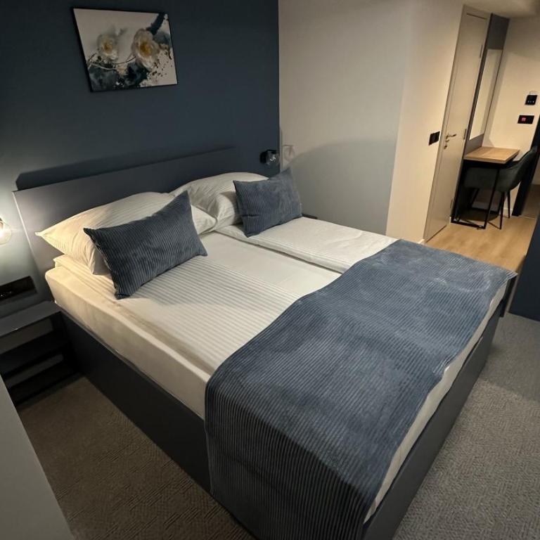 Alinar Oasis Budget Hotel - Deluks Dvokrevetna Soba sa Bračnim Krevetom - 2