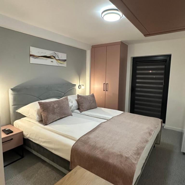 Alinar Oasis Budget Hotel - Deluks Dvokrevetna Soba sa Bračnim Krevetom - 9