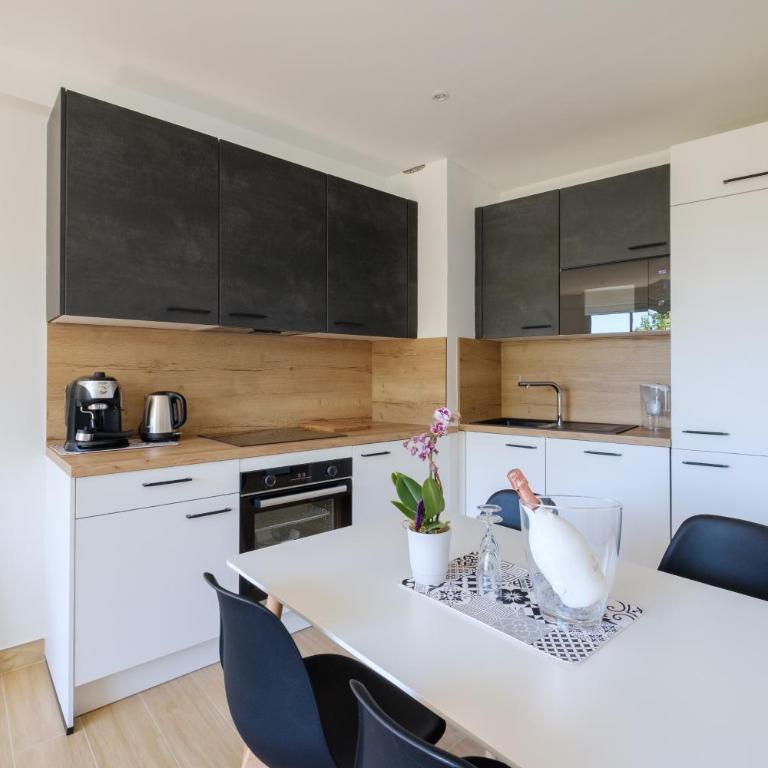 LA GRANDE BLEUE, Magnifique T2 climatisé, proche de la mer - One-Bedroom Apartment - 5