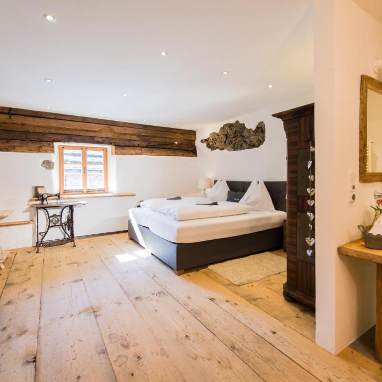 Hotel & Gourmetwirtshaus Kirchenwirt seit 1326 - Junior Suite - 1