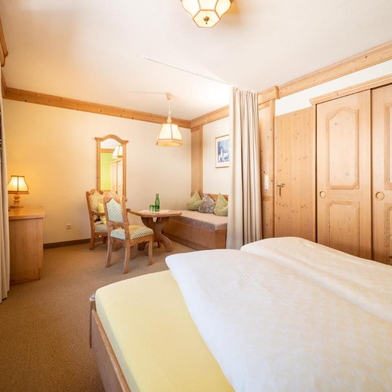 Familienhotel Lengauer Hof - Dreibettzimmer mit Balkon - 5