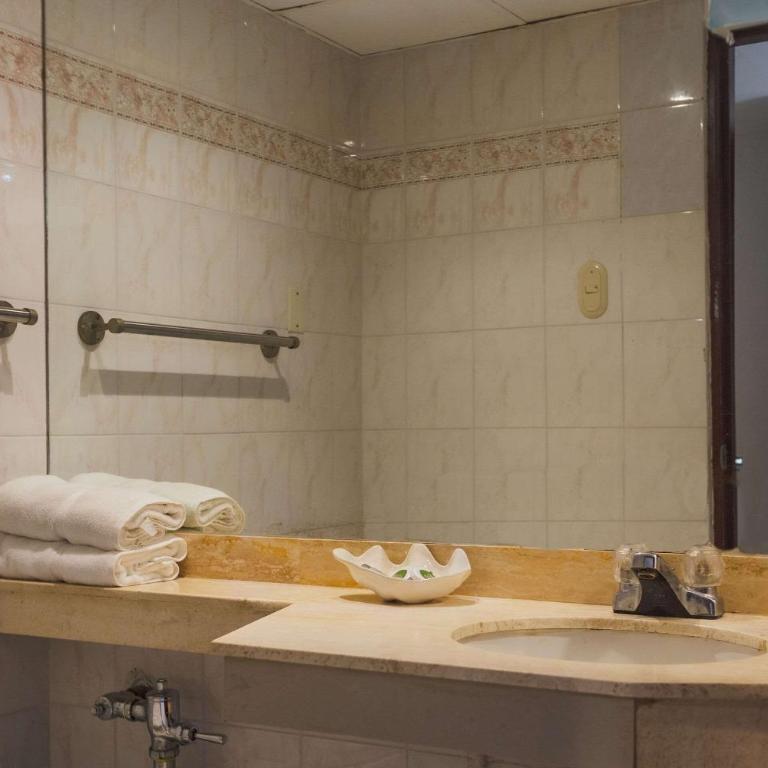 Hotel Faranda Express Puerta Del Sol Barranquilla, A Member of Radisson Individuals - Habitación Estándar - Cama extragrande - 1