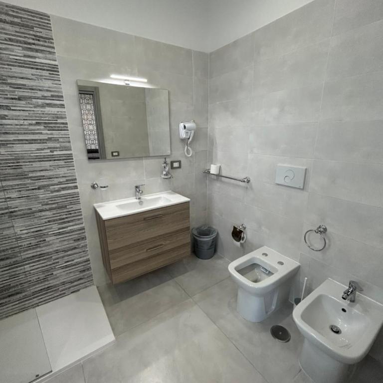 Skycity 2 b&b - Triple Room with City View - 5
