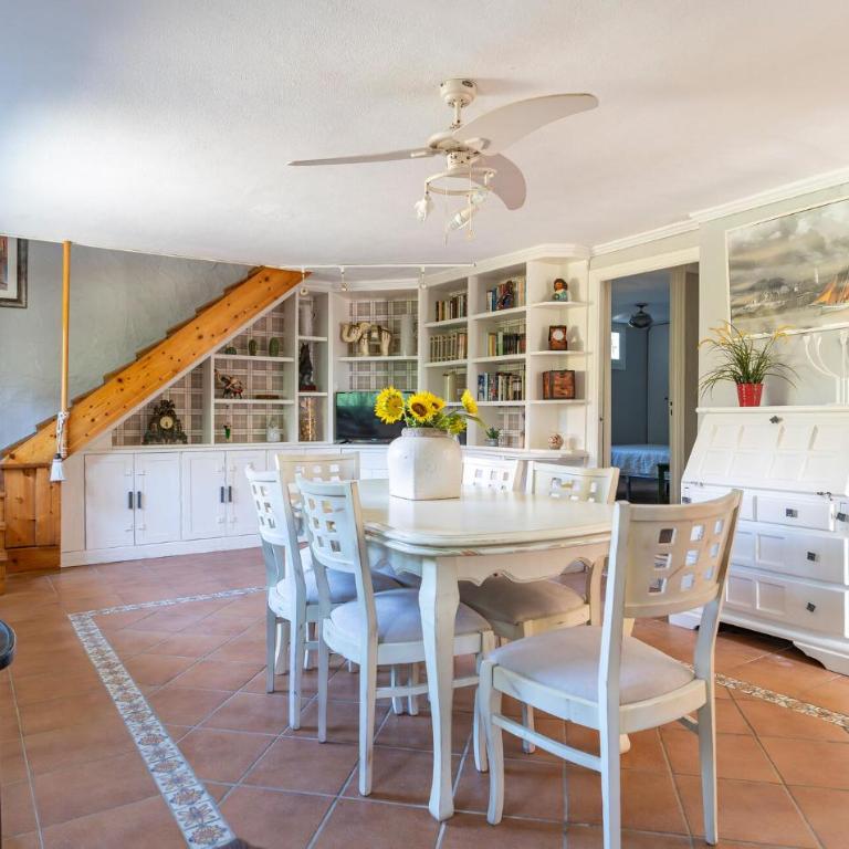 Nice Home In Chiclana De La Fronter - Casa de vacaciones de 5 dormitorios - 2