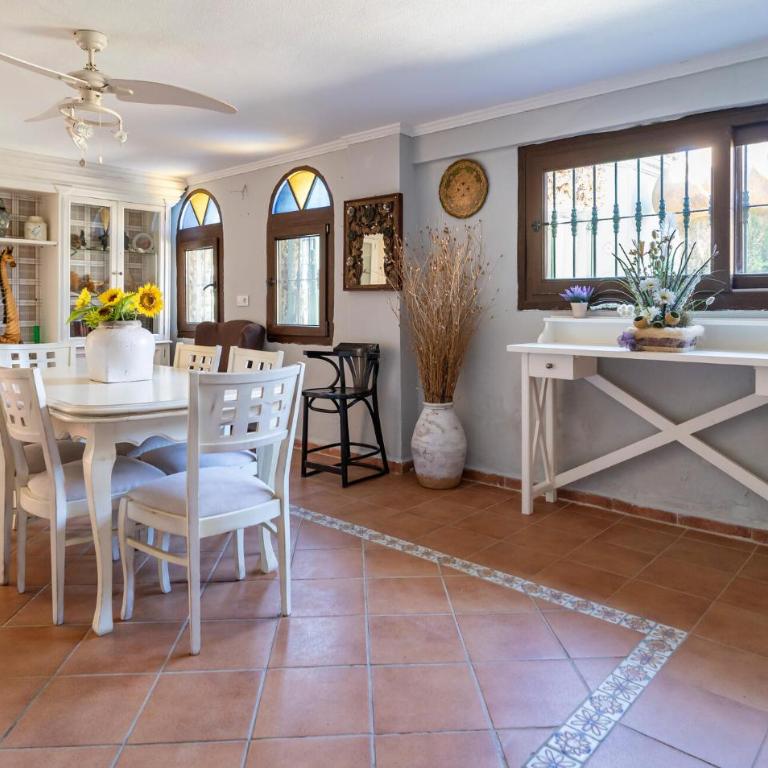 Nice Home In Chiclana De La Fronter - Casa de vacaciones de 5 dormitorios - 3