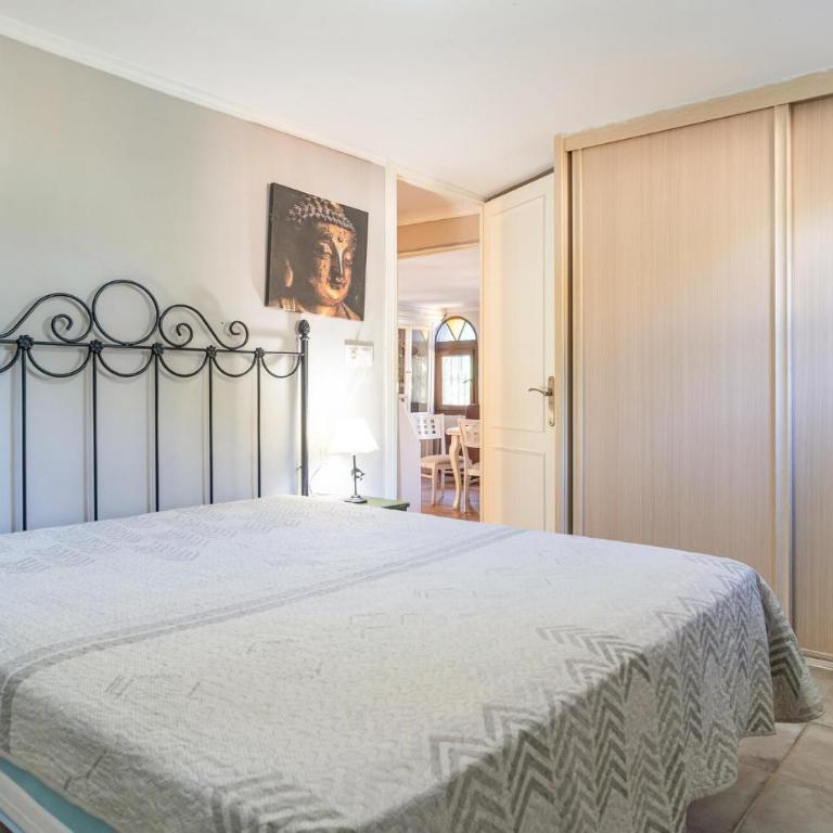 Nice Home In Chiclana De La Fronter - Casa de vacaciones de 5 dormitorios - 9