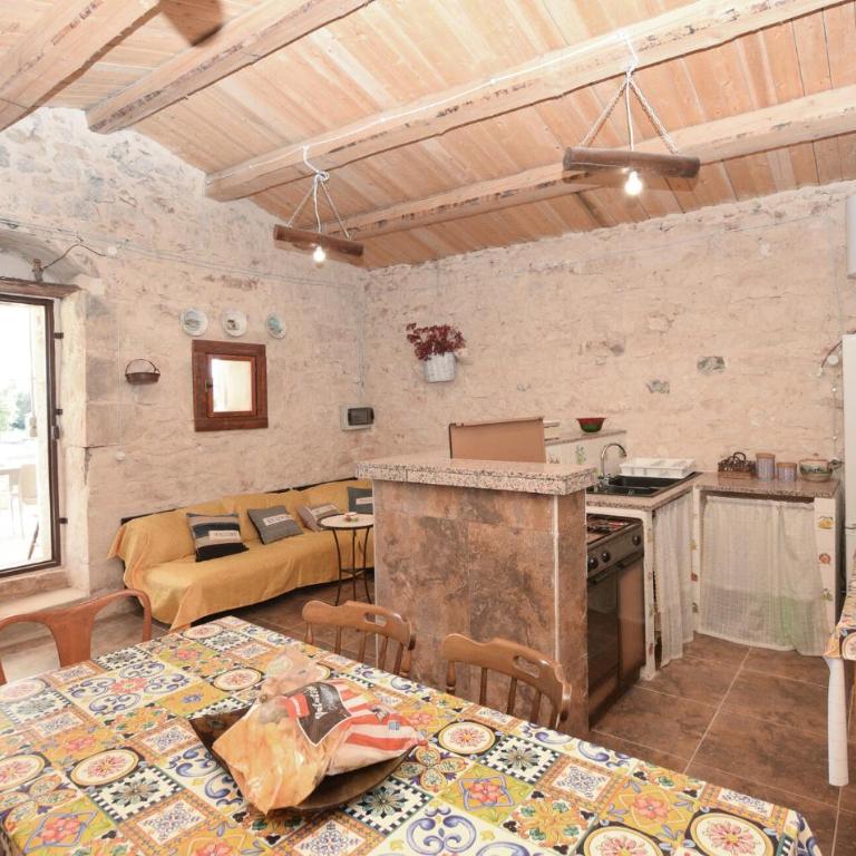 Pet Friendly Home In Scicli With Wifi - Two-Bedroom Holiday Home - 1