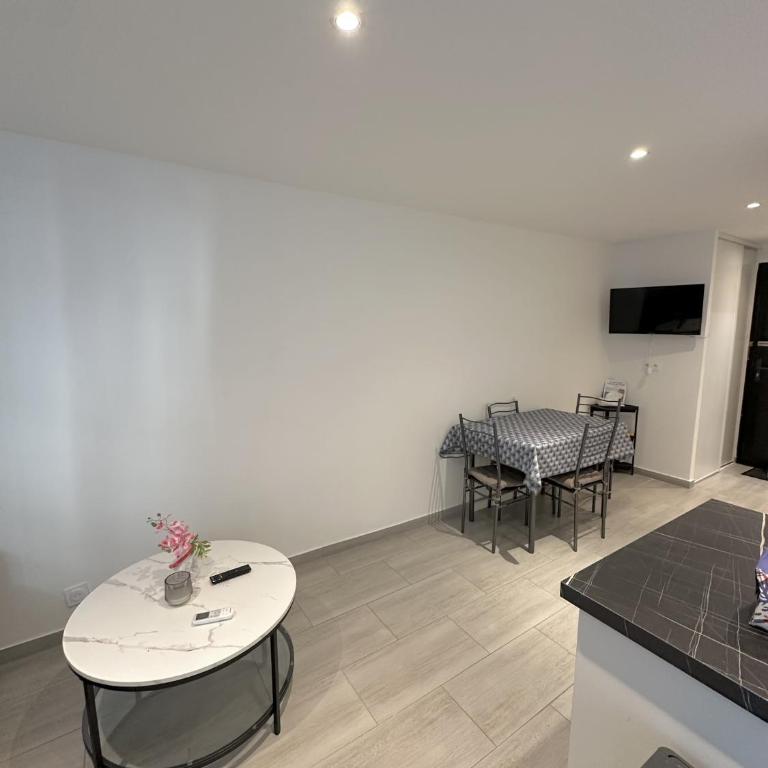 Residence Graziella Appartement 100 - Appartement 1 Chambre - Vue sur Ville - 11