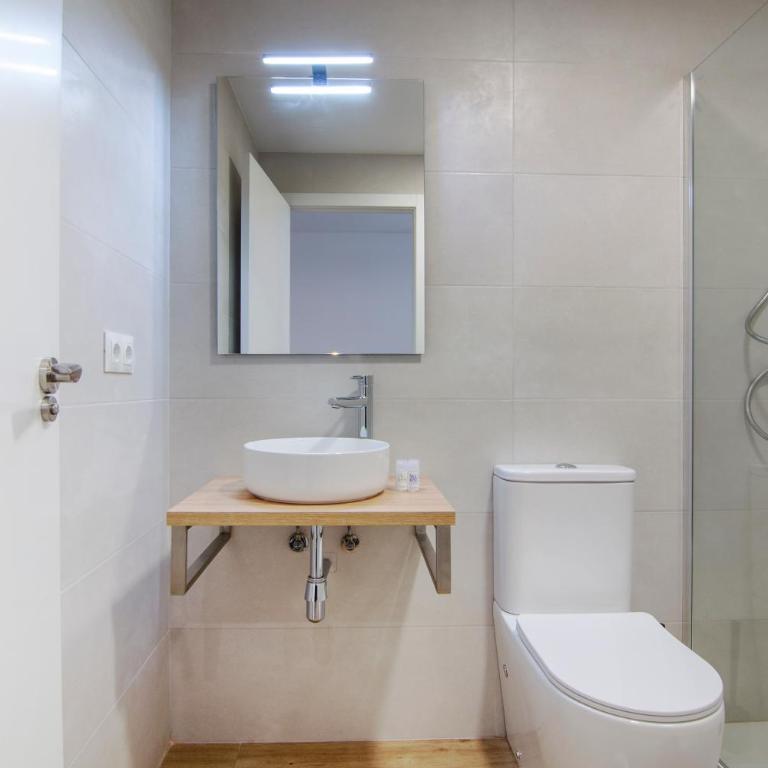 VLC HOST- B&B Fray Pedro - Family Room with Private Bathroom - 3