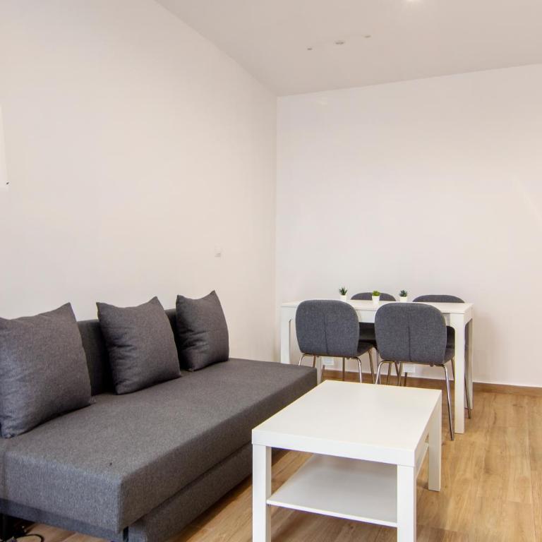 VLC HOST- B&B Fray Pedro - Family Room with Private Bathroom - 2