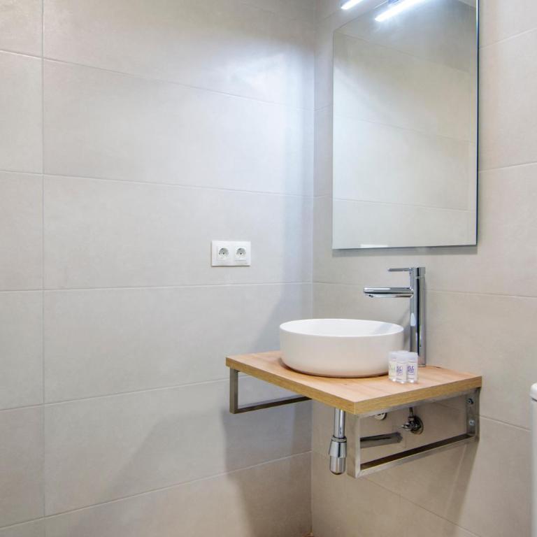 VLC HOST- B&B Fray Pedro - Family Room with Private Bathroom - 1