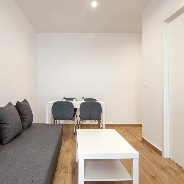 VLC HOST- B&B Fray Pedro - Family Room with Private Bathroom - 6