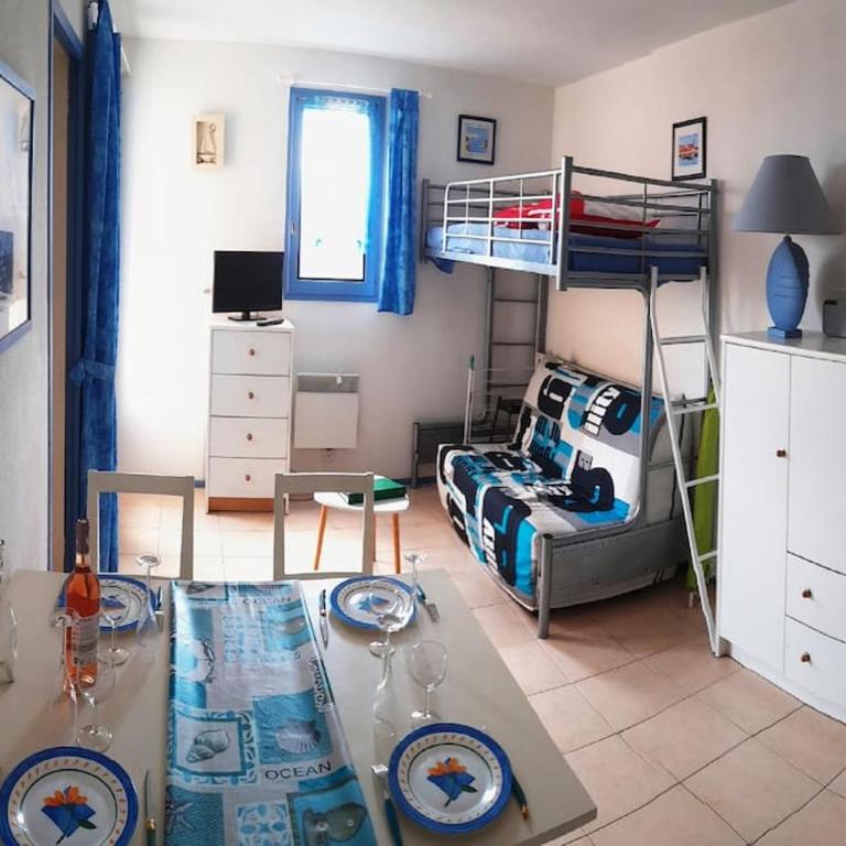 Appartement Saint Pierre la Mer 5 personnes, vue sur la mer, piscine, parking, tennis C164 - Two-Bedroom Apartment with Balcony and Sea View - 9