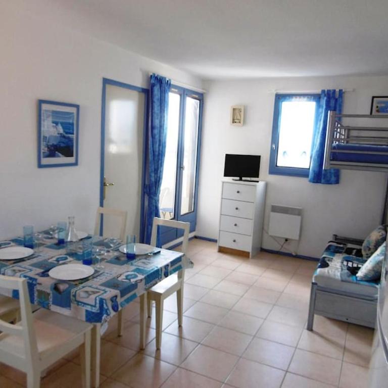 Appartement Saint Pierre la Mer 5 personnes, vue sur la mer, piscine, parking, tennis C164 - Two-Bedroom Apartment with Balcony and Sea View - 10