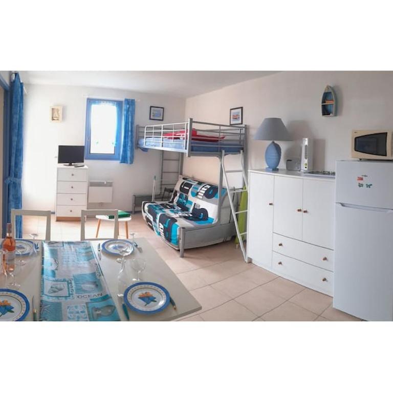 Appartement Saint Pierre la Mer 5 personnes, vue sur la mer, piscine, parking, tennis C164 - Two-Bedroom Apartment with Balcony and Sea View - 12