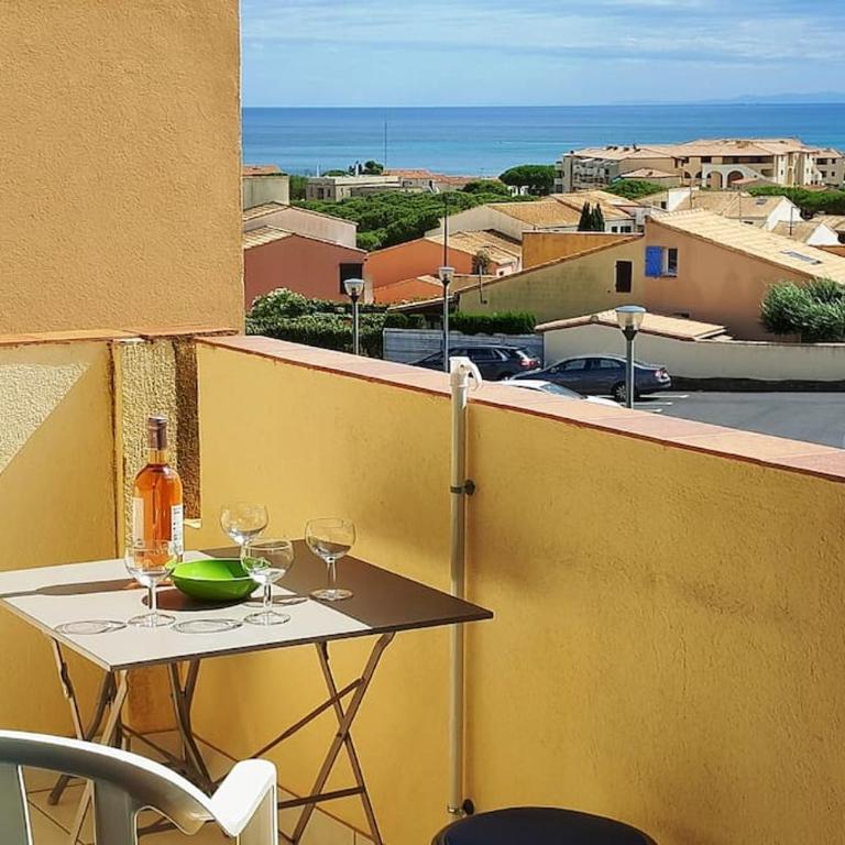 Appartement Saint Pierre la Mer 5 personnes, vue sur la mer, piscine, parking, tennis C164 - Two-Bedroom Apartment with Balcony and Sea View - 16