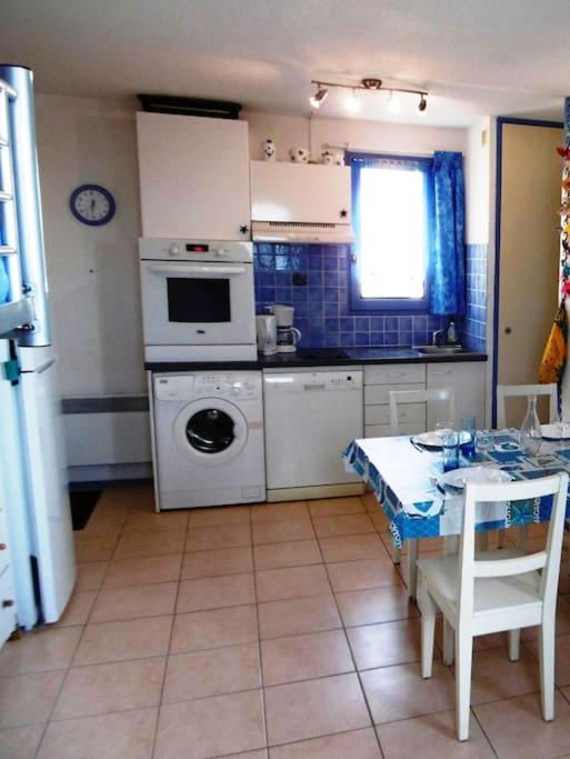 Appartement Saint Pierre la Mer 5 personnes, vue sur la mer, piscine, parking, tennis C164 - Two-Bedroom Apartment with Balcony and Sea View - 17