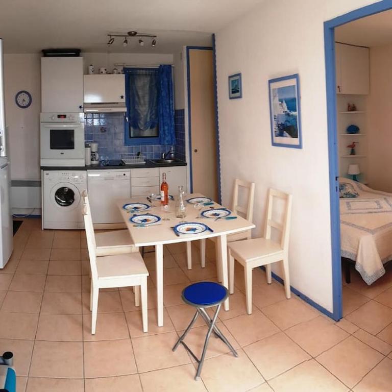 Appartement Saint Pierre la Mer 5 personnes, vue sur la mer, piscine, parking, tennis C164 - Two-Bedroom Apartment with Balcony and Sea View - 22