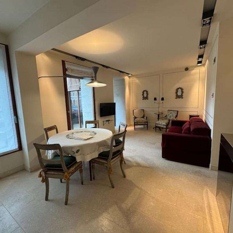 Grand Canal Diamond - Two -Bedroom Apartment with Terrace and Canal View - 32