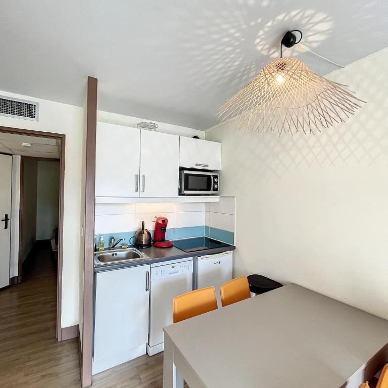 Home Riviera - Studio few min walking from beach - Apartment mit Poolblick - 5