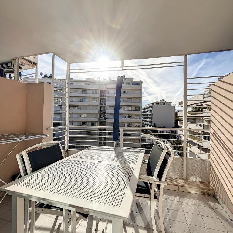 Home Riviera - Studio few min walking from beach - Apartment mit Poolblick - 9