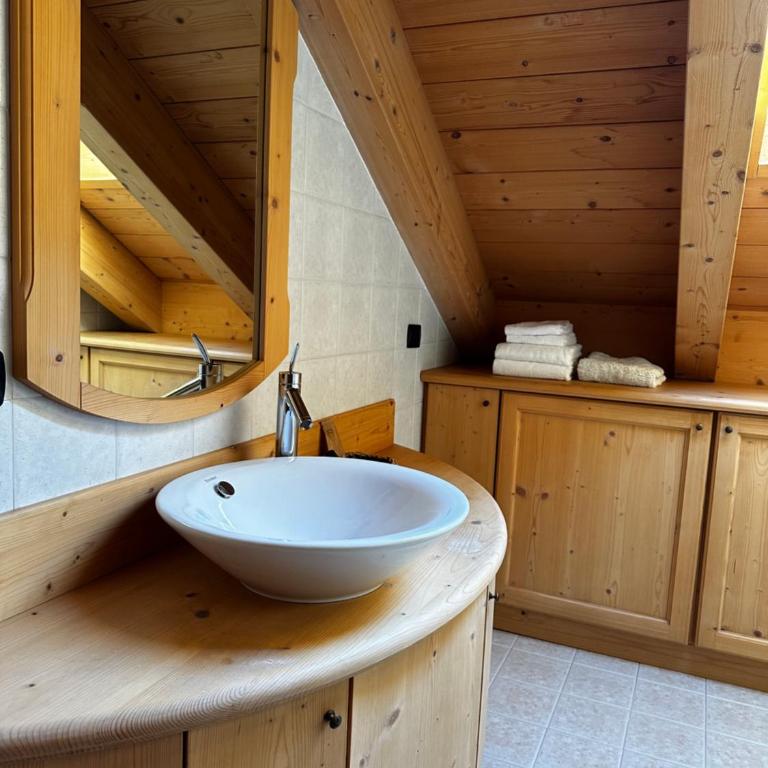 Alpine Escape 4 - Appartamento con 1 Camera da Letto, Balcone e Vista Montagna - 9