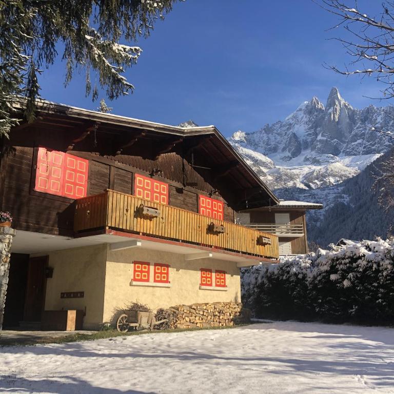 Chalet Baraka - Chamonix les Praz - Three-Bedroom Chalet - 2