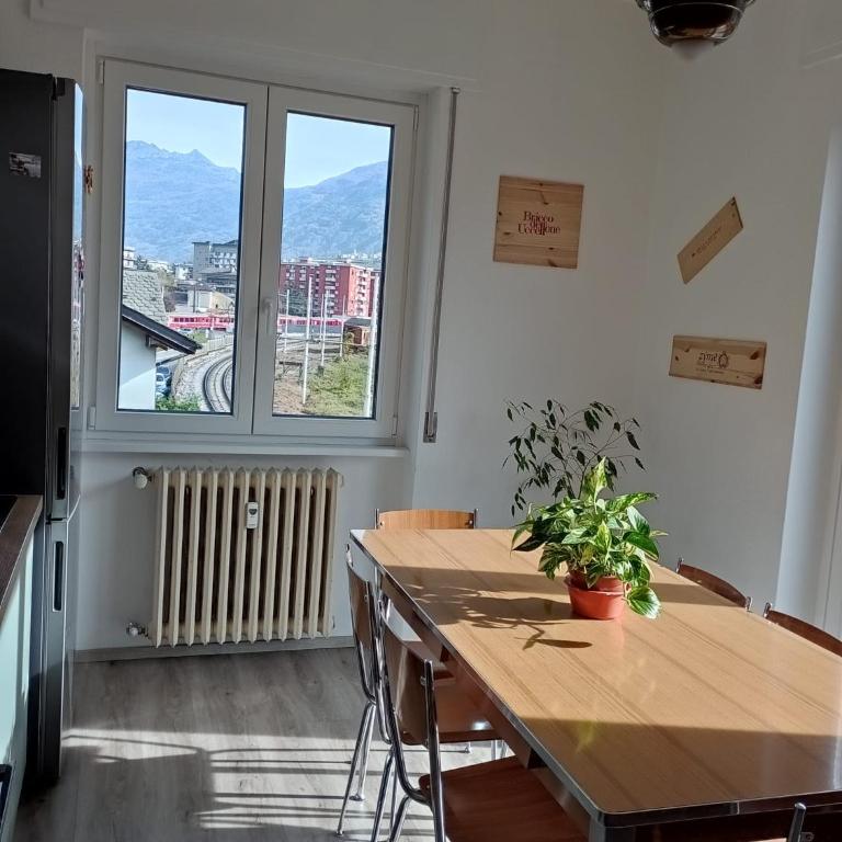 Tirano Express Comfort 2P Appartamento spazioso con vista montagne, ideale per famiglie e gruppi - Appartement avec Vue et Balcon - 4