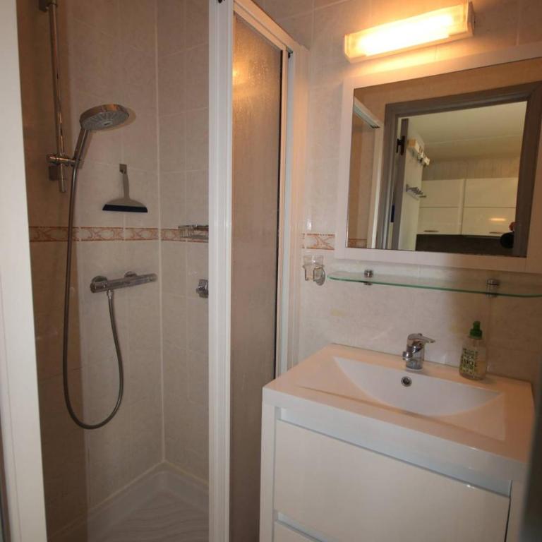 Belle villa de vacances climatisee, tout confort, residence TAMARIS, accès payant aux piscines animation, wifi, 2 chambres, 5 couchages PORTIRAGNES PLAGE LRTAMB19 - Casa de 2 dormitorios - 8