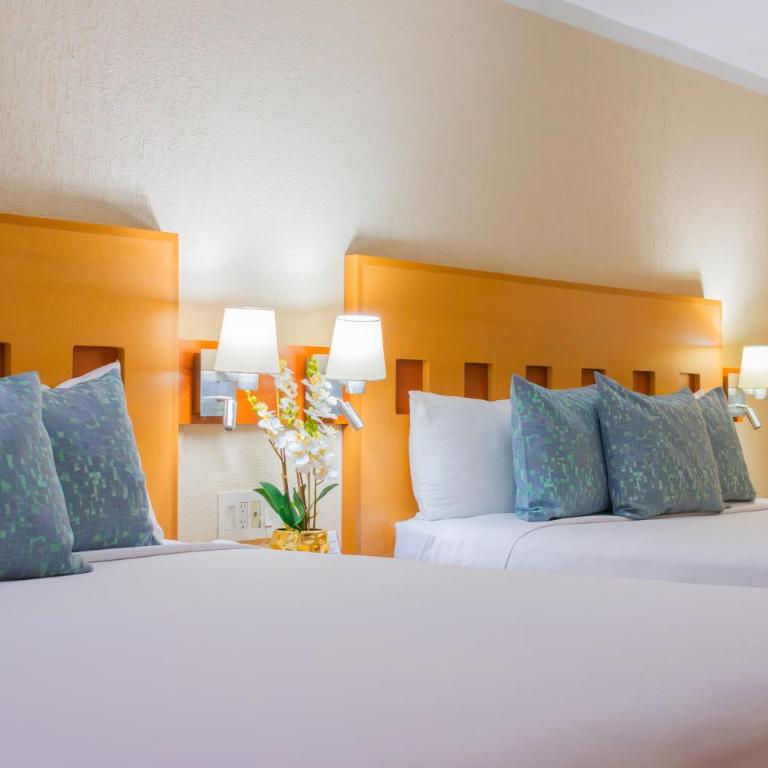 Hotel Mirabel - Double Room with Two Double Beds - 2