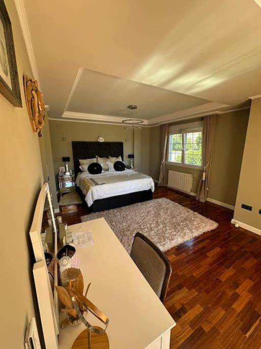 Totally Private Lux Boutique Villa Sleeps 11 - Villa - 6