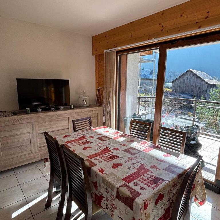 Spacieux 3 pièces au centre avec balcon, parking, animaux admis! - Appartement 2 Chambres - 6