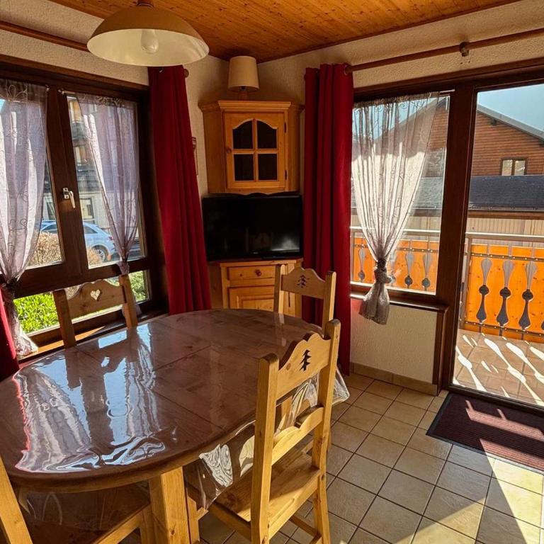 Charmant 2 pièces central ! Balcon, parking, idéal pour 4 personnes - Apartment mit 1 Schlafzimmer - 7