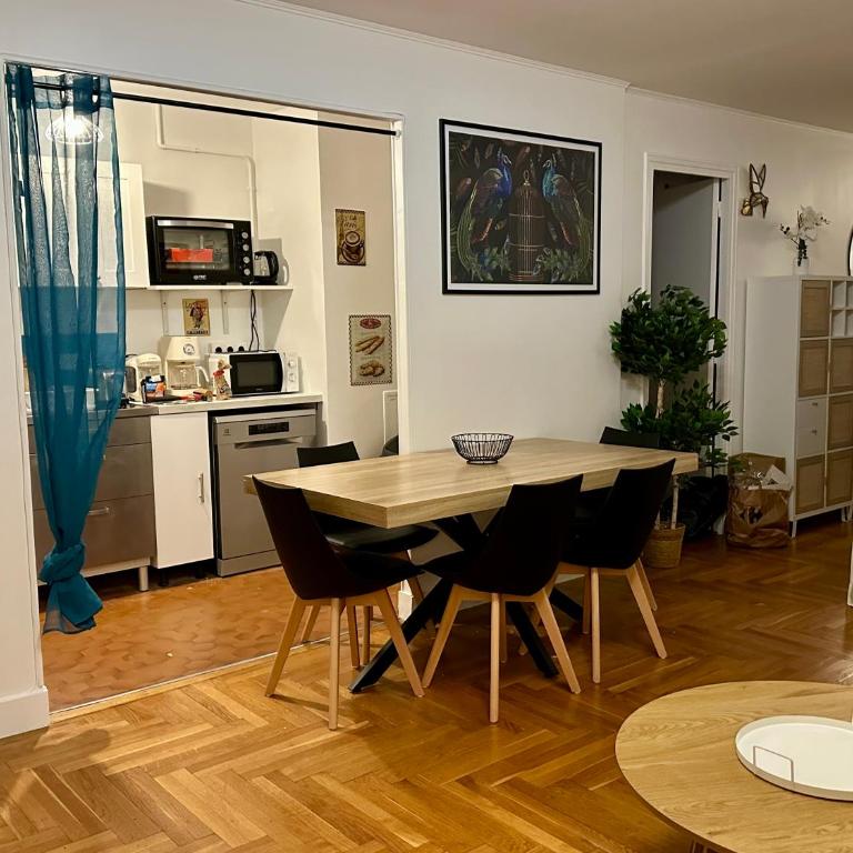 Appartement 5 personnes Léon Frot PARIS - Appartement 2 Chambres - 6