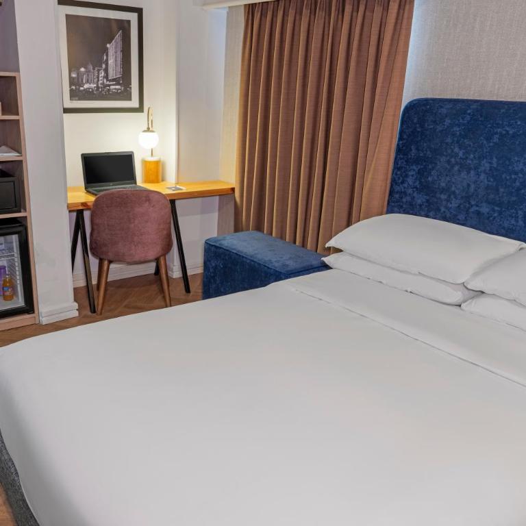 Faranda Collection Cali, a member of Radisson Individuals - 1 Queen Bed, Courtyard View - 4