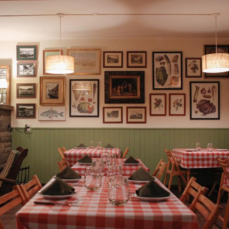 Hotel Turismo - Economy Quadruple Room - 2