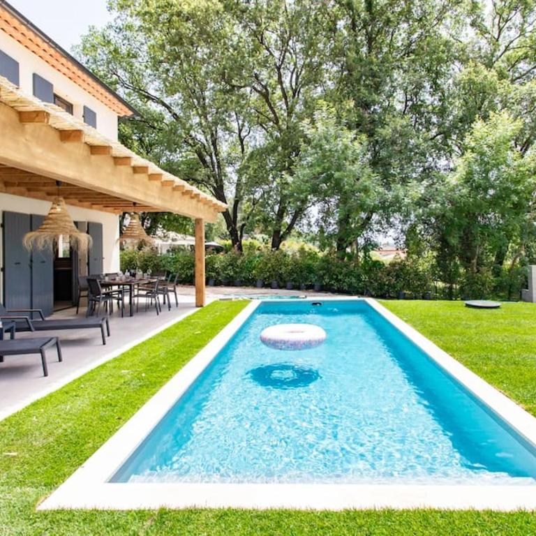 #53 Staywizus - St Paul Villa Swimming pool AC Car park BBQ for 8 Guests - Villa - 1