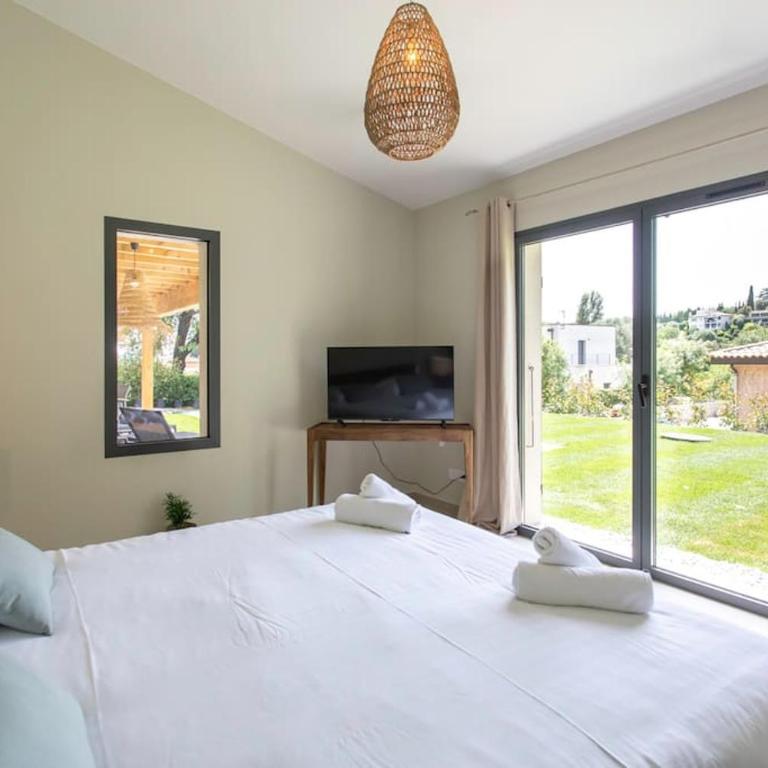 #53 Staywizus - St Paul Villa Swimming pool AC Car park BBQ for 8 Guests - Villa - 5